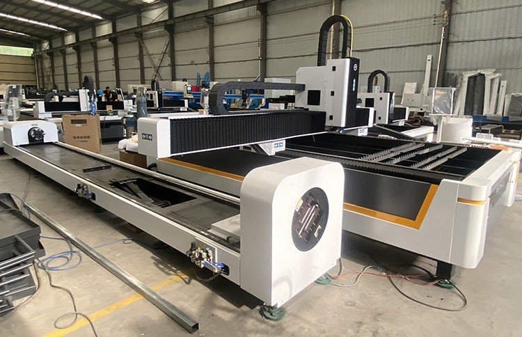 Plate and tube integrated laser cutting machine